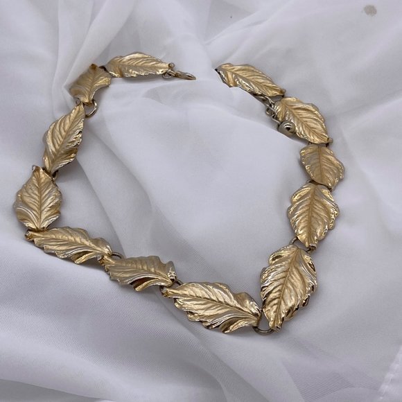 Jewelry Vintage 15 inch with 2 in ext. Necklace Theme - Picture 5 of 5